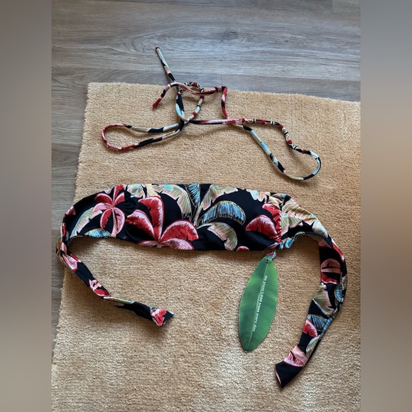 🌴NWT FARM Rio Coconut Night Bikini Top - Picture 3 of 10